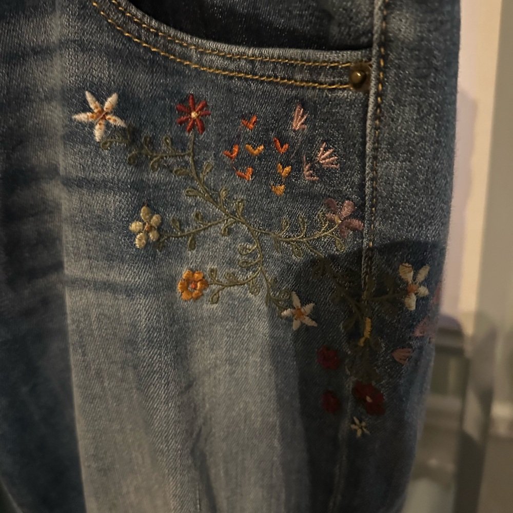 DRIFTWOOD Floral Embroidered Blue Flare Jeans Women’s size 31. Classic fit. - Picture 7 of 14